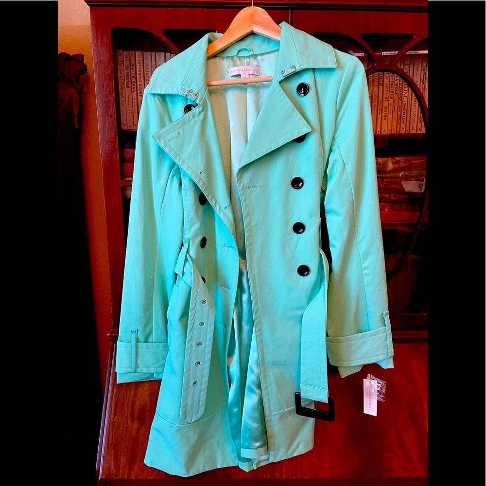 NWT New York & Company raincoat L mint green fully lined